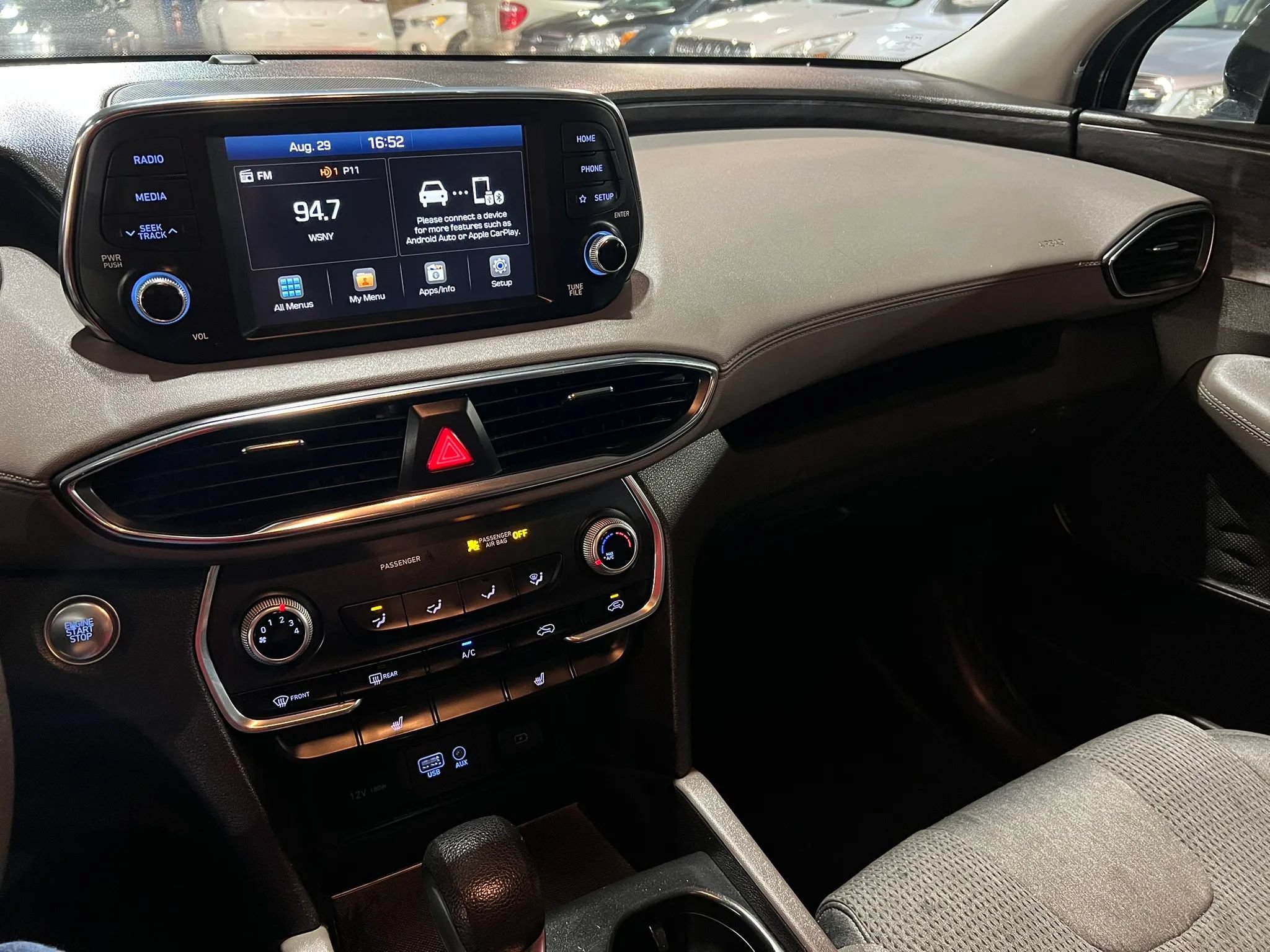 Used 2019 Hyundai Santa Fe SEL FWD image 12