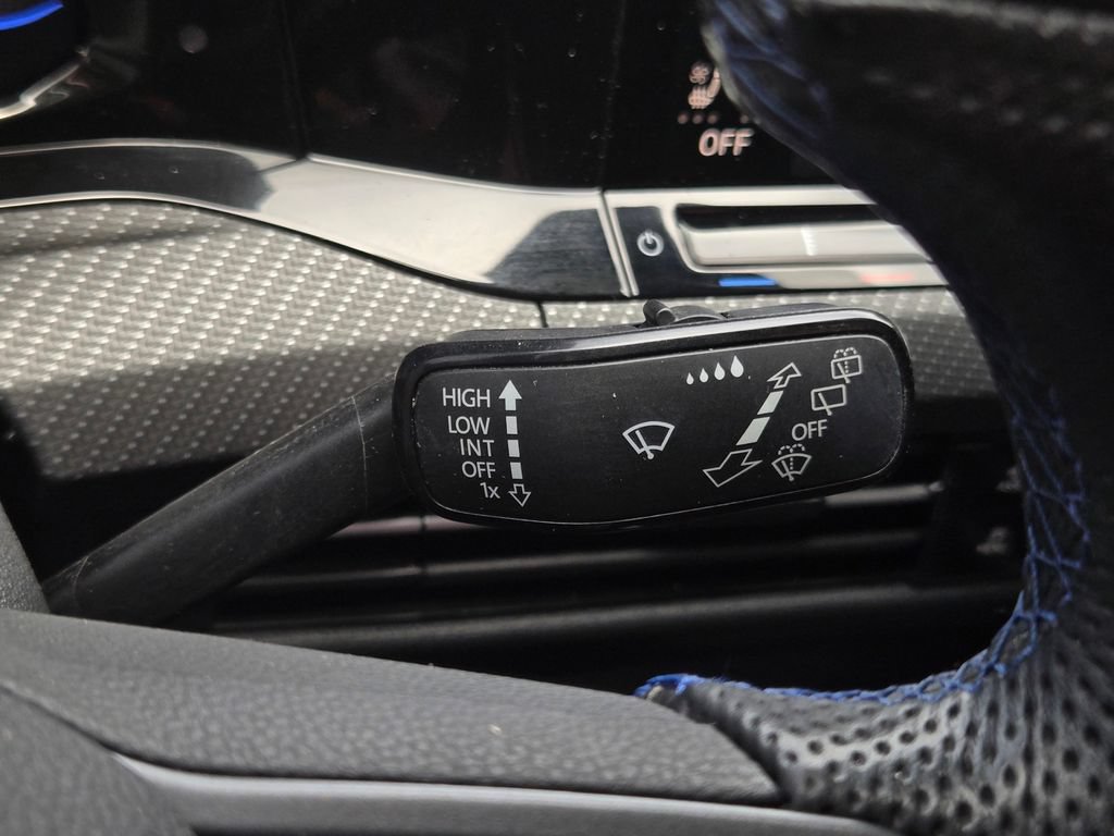 Used 2022 Volkswagen Golf R AWD/4WD image 32