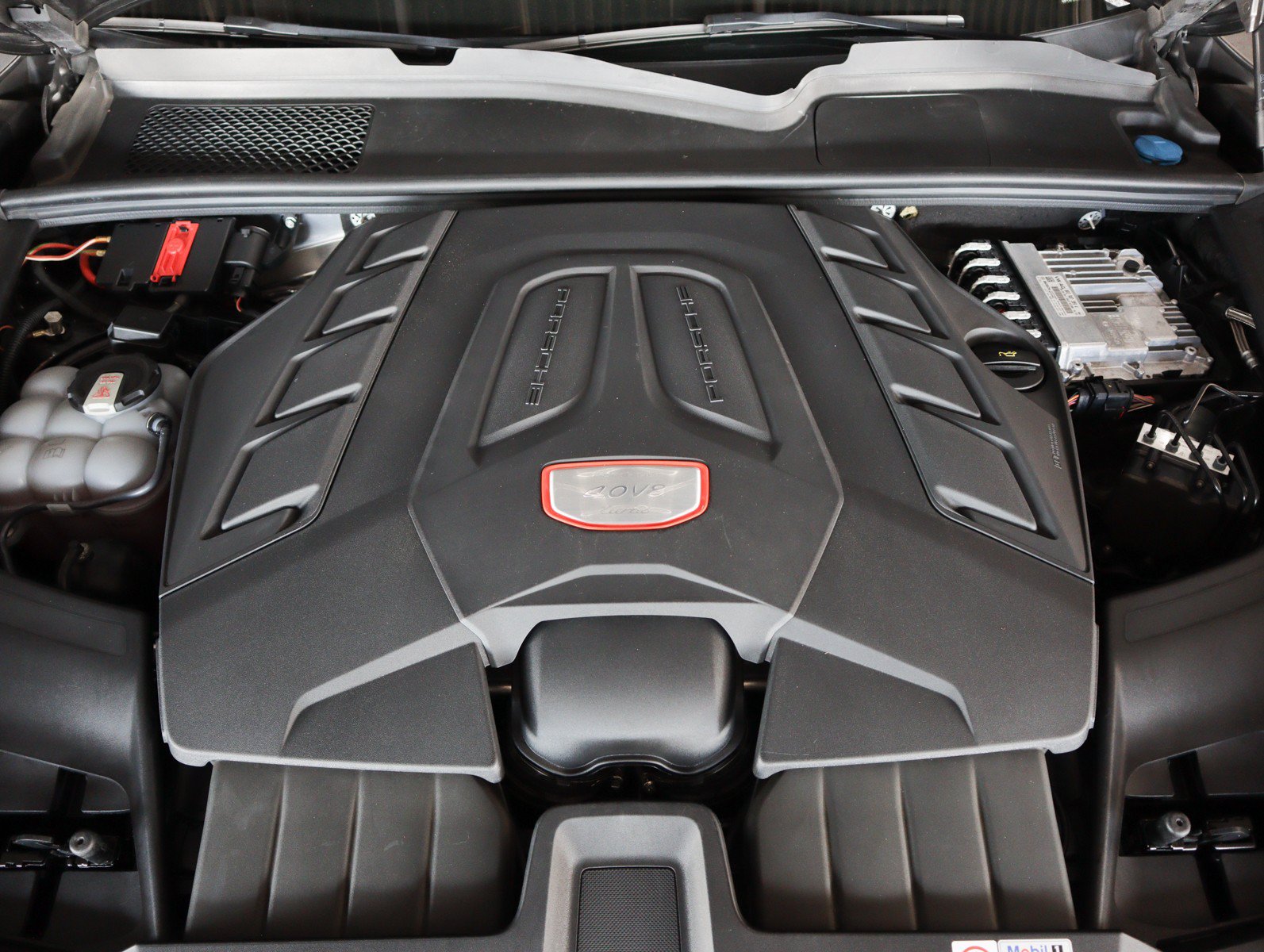 Certified 2023 Porsche Cayenne Turbo AWD/4WD image 28
