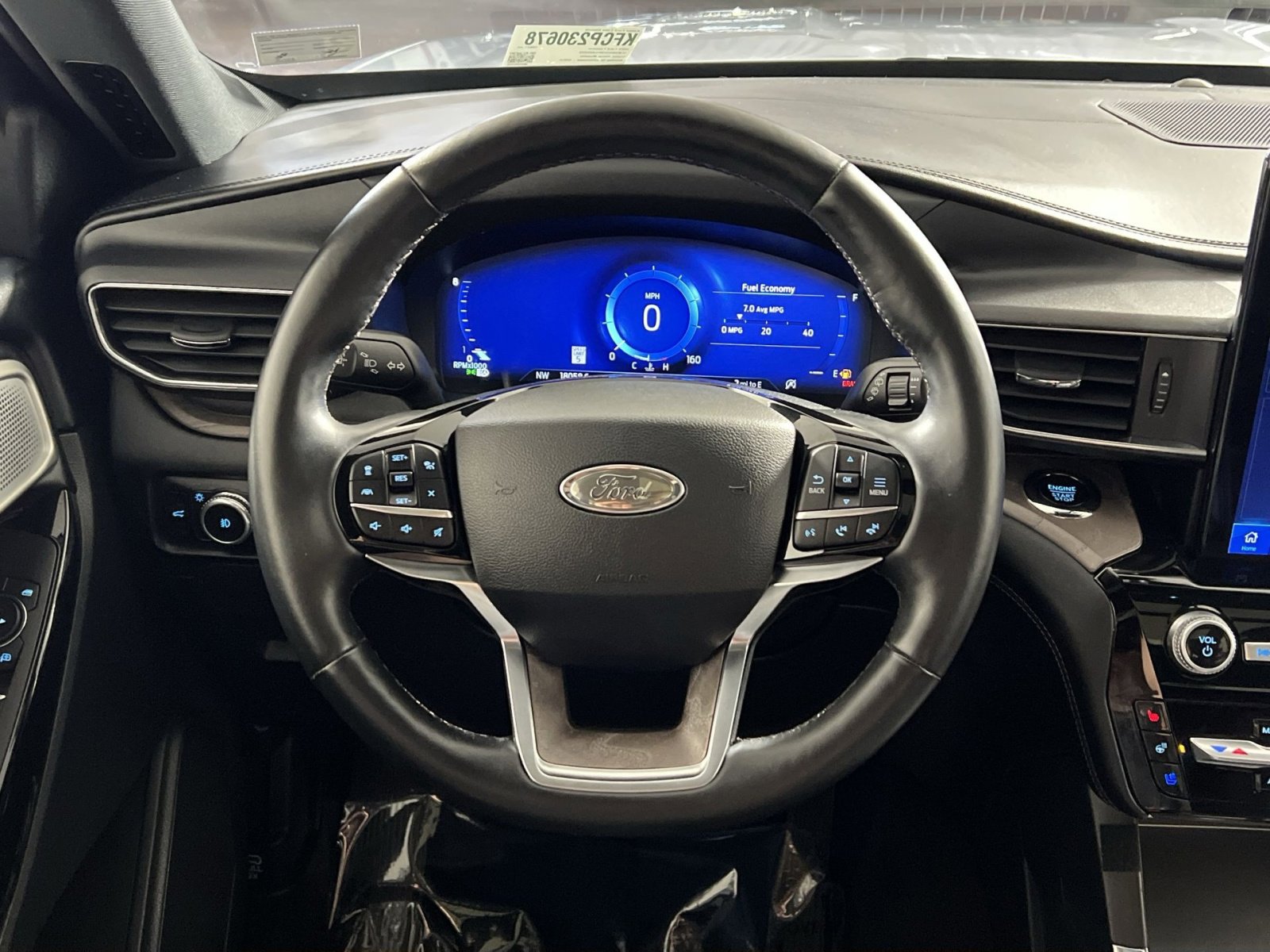 Used 2023 Ford Explorer Platinum w/ Premium Technology Package image 16