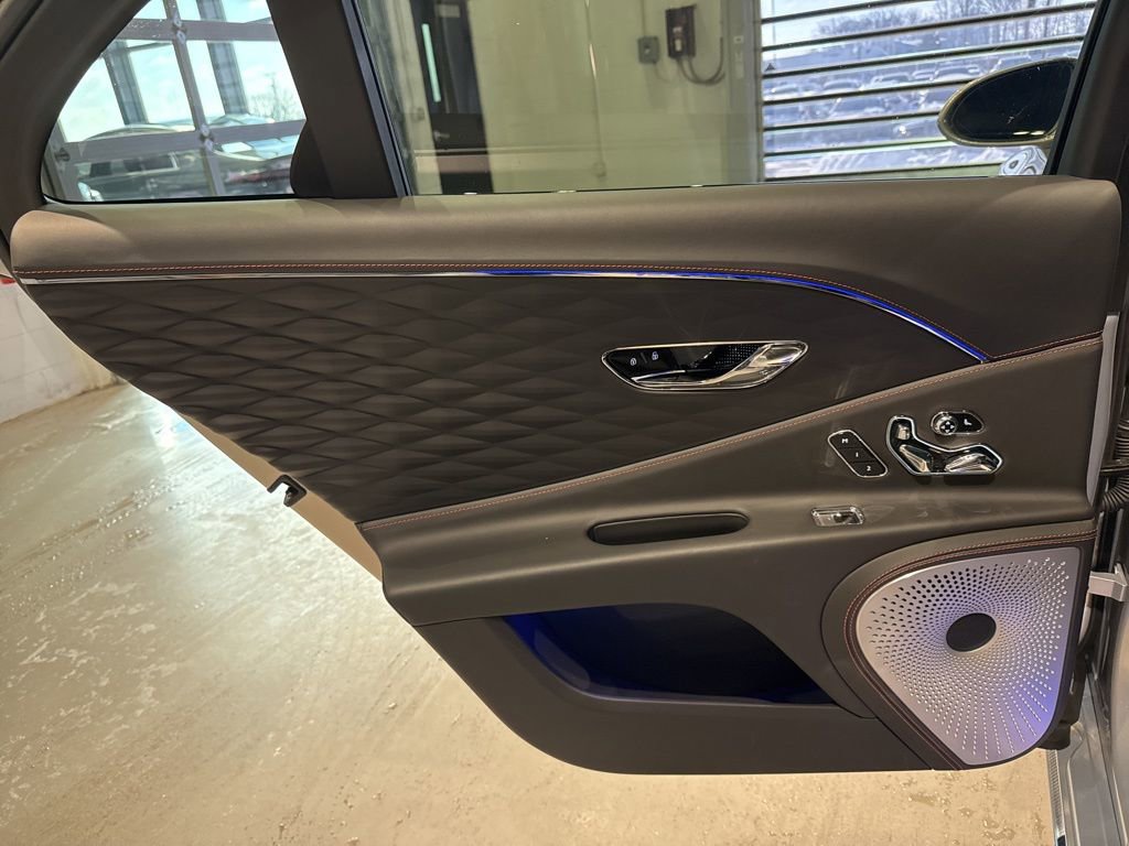 Used 2022 Bentley Flying Spur V8 image 54