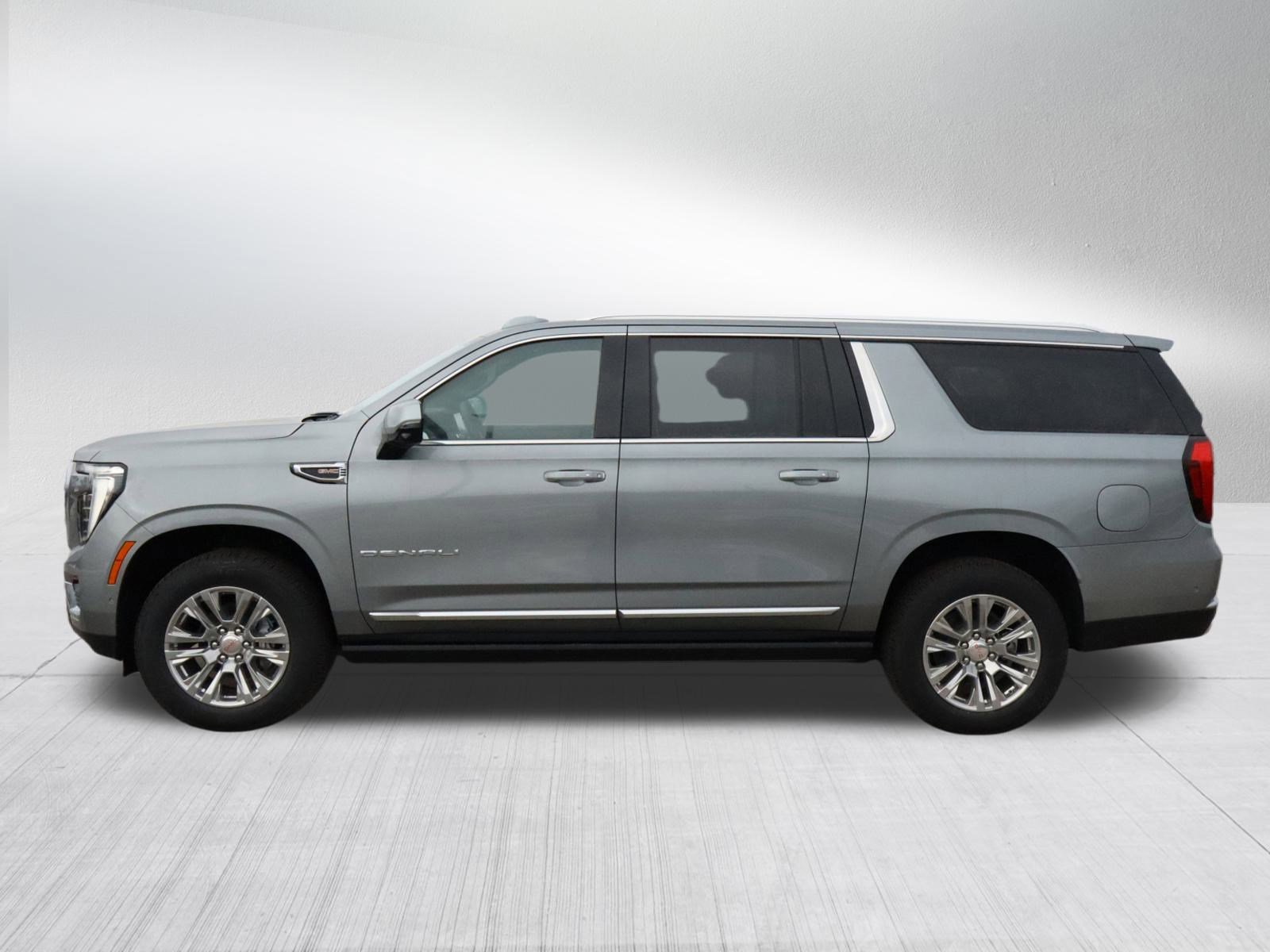New 2026 GMC Yukon XL Denali w/ Sun & Power Step Package image 4