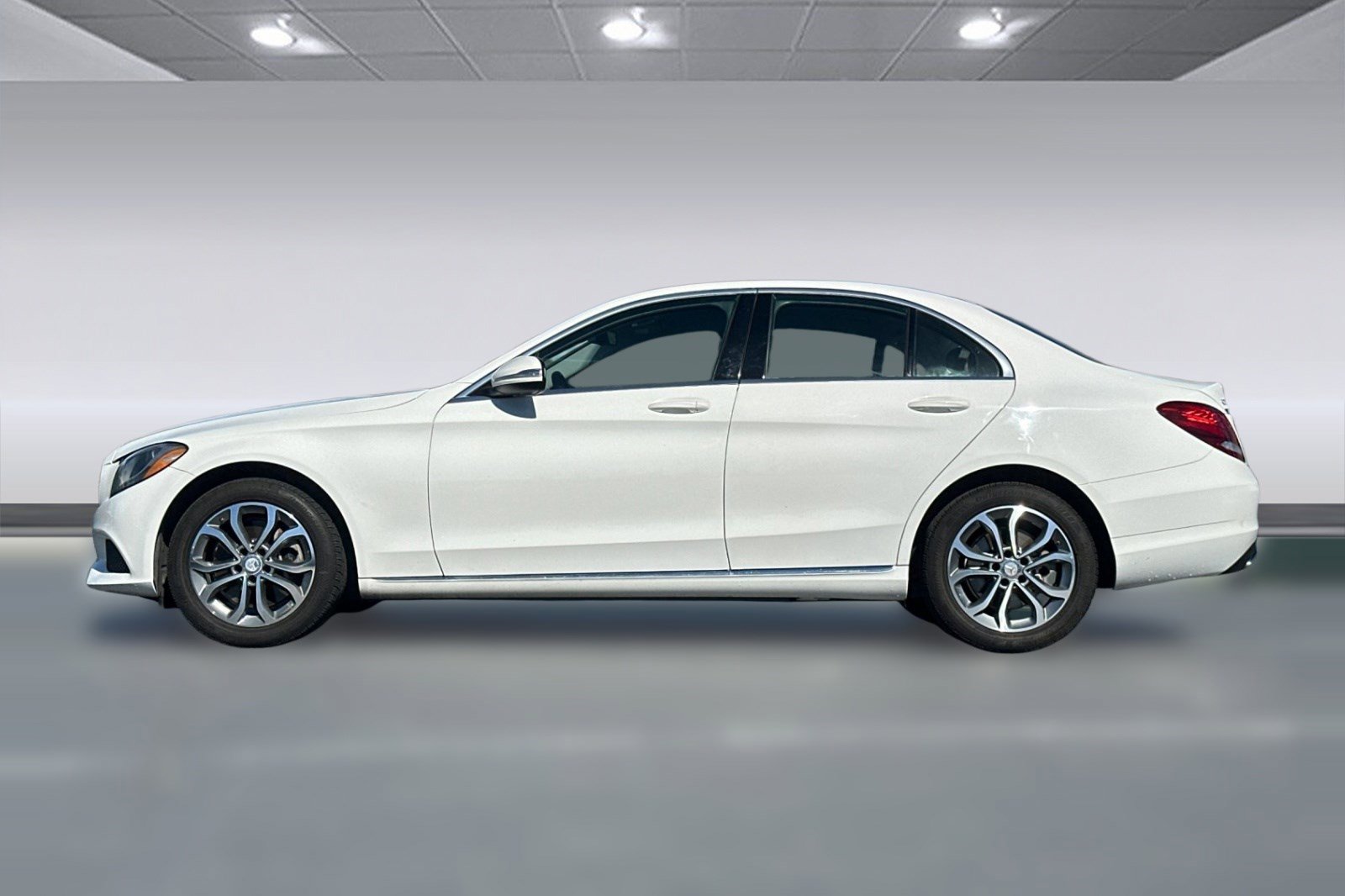 Used 2015 Mercedes-Benz C 300 4MATIC Sedan image 2