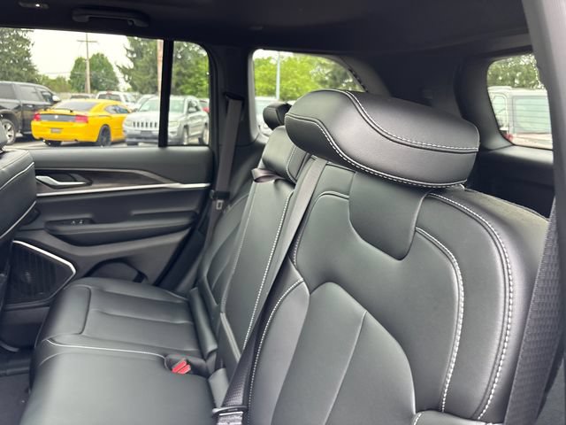 New 2026 Jeep Grand Cherokee Limited w/ Limited Altitude Package AWD/4WD image 8