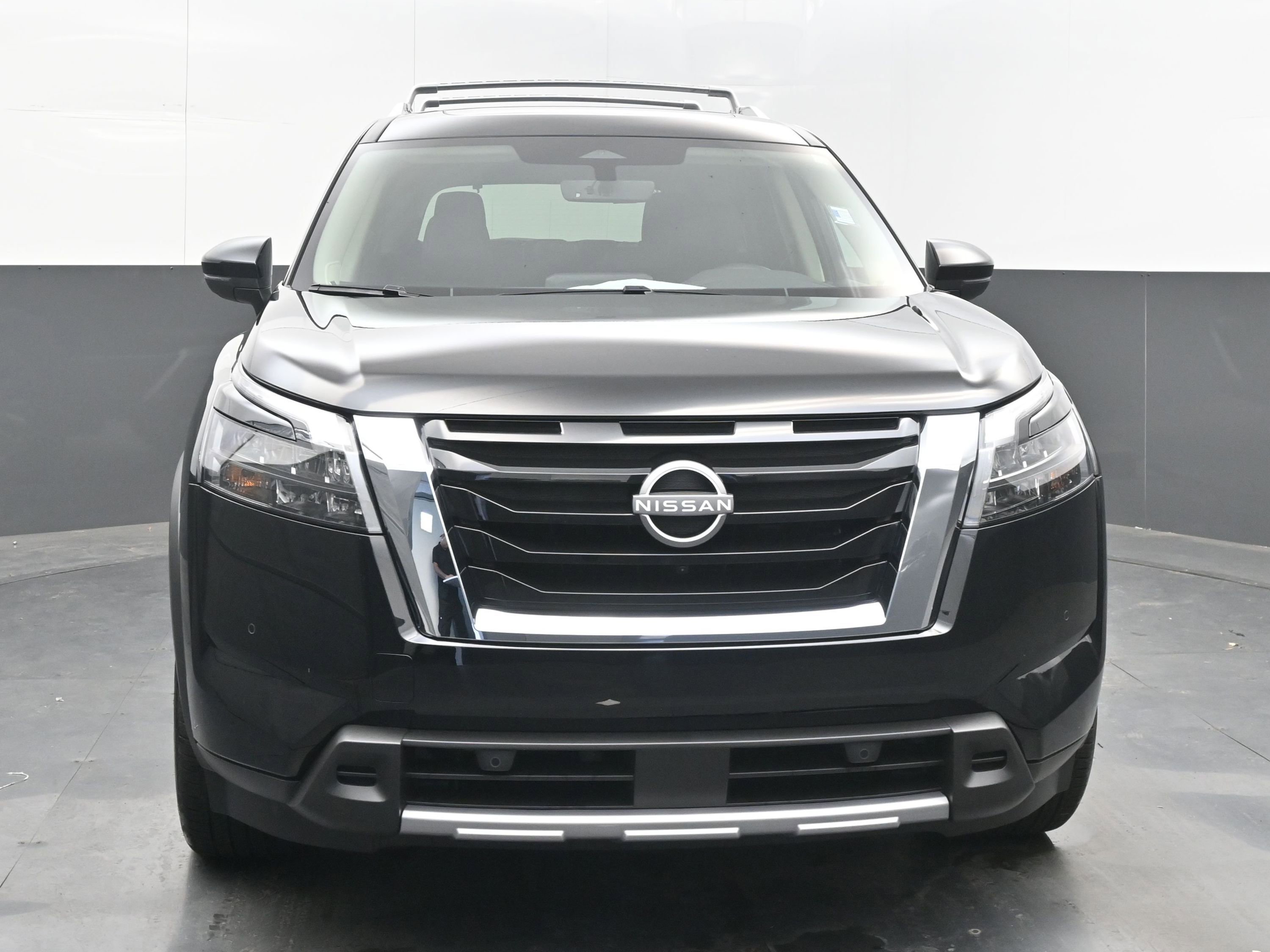 Used 2025 Nissan Pathfinder SL w/ SL Premium Package image 3