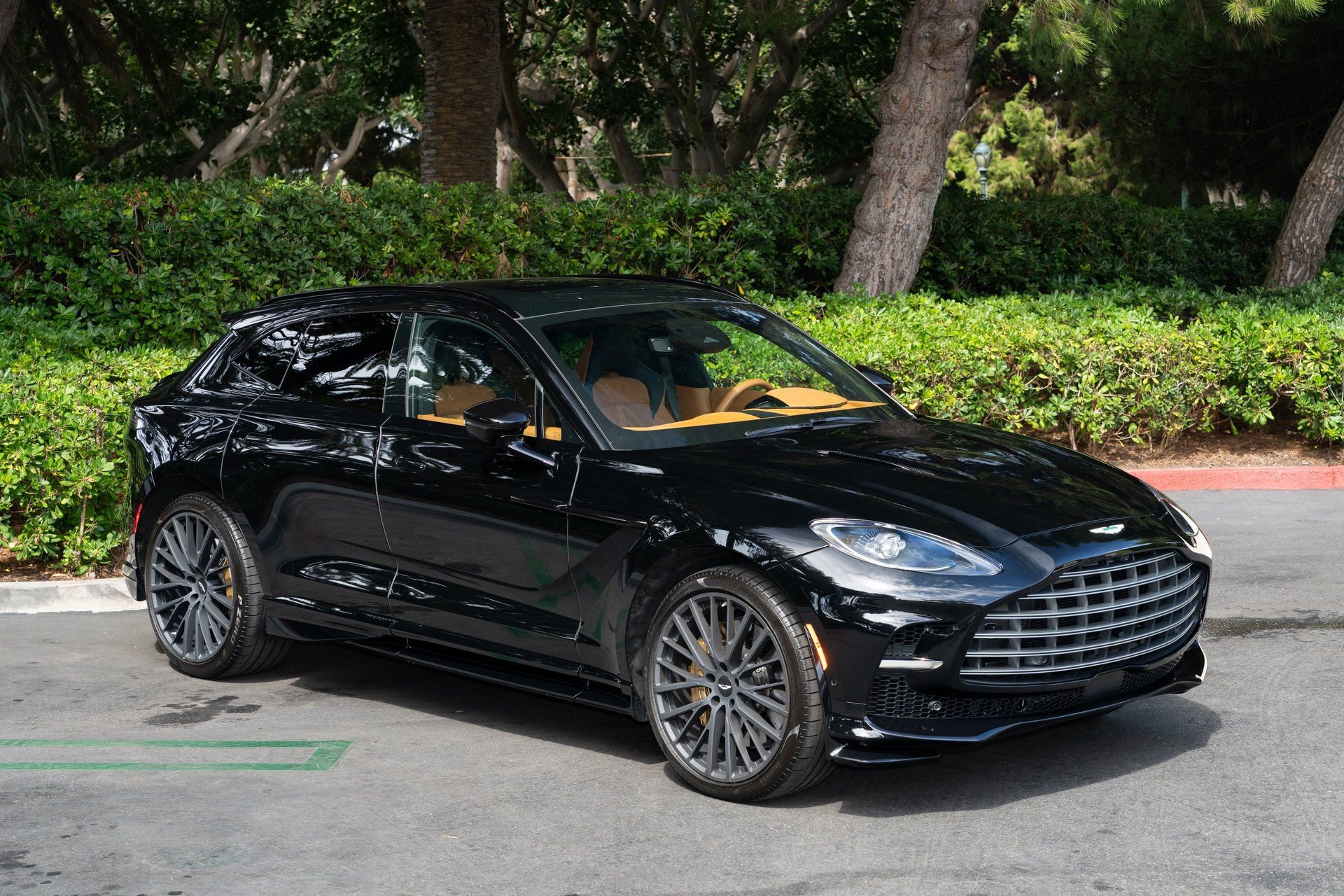 Used 2025 Aston Martin DBX 707 AWD/4WD image 1