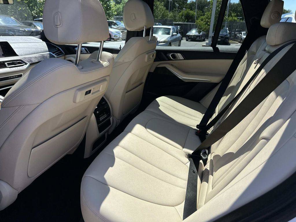 Used 2022 BMW X5 xDrive40i w/ Premium Package AWD/4WD image 32
