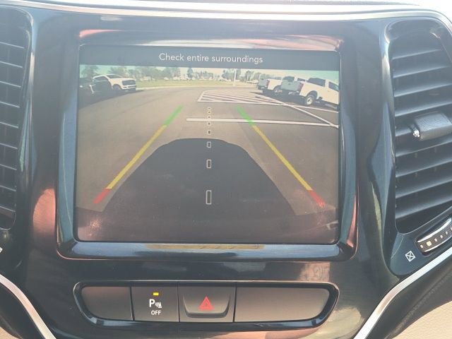 Used 2019 Jeep Cherokee Limited image 32