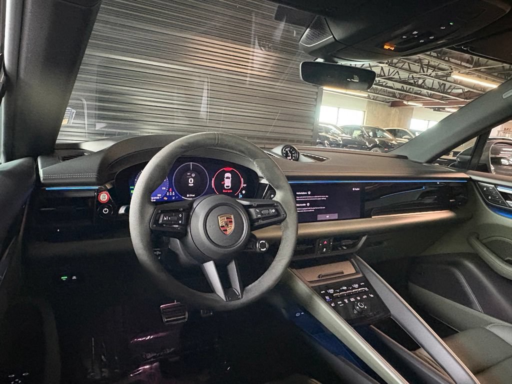Used 2025 Porsche Macan 4S Electric AWD/4WD image 15