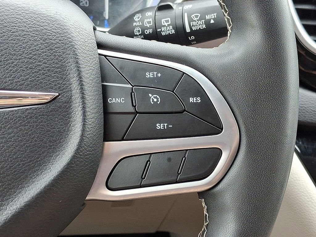 Used 2022 Chrysler Voyager LX image 23