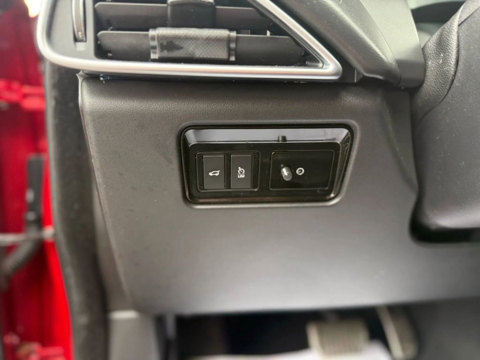 Used 2019 Jaguar F-PACE Premium image 30