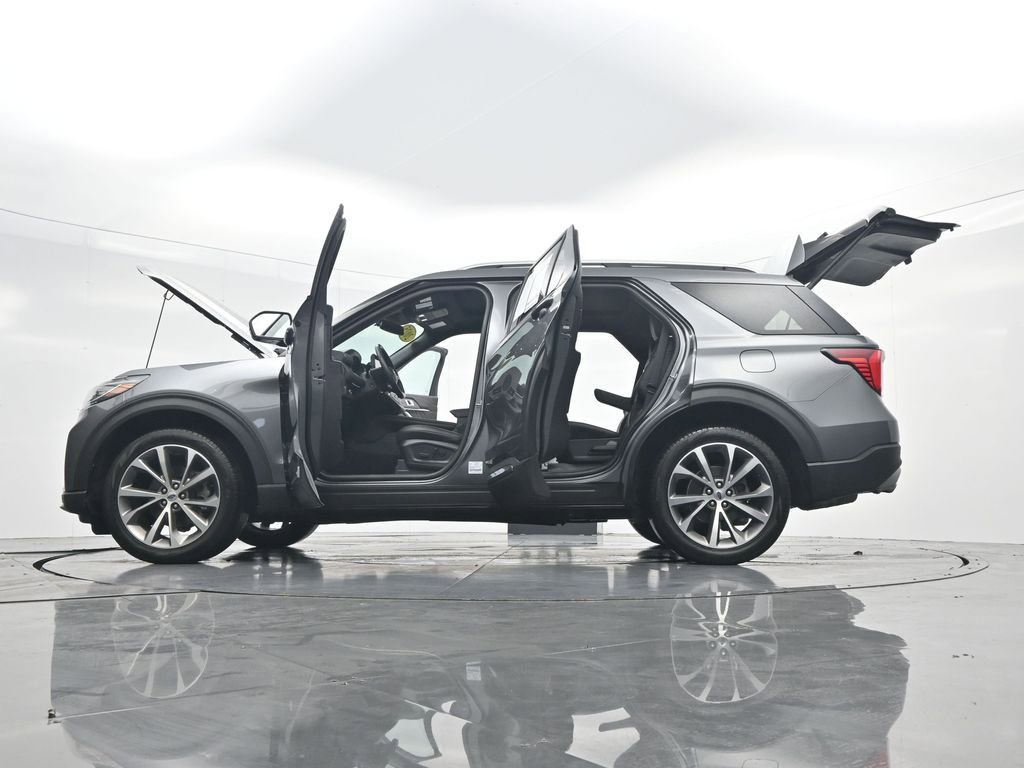 Used 2025 Ford Explorer Platinum w/ Ultimate Package image 47
