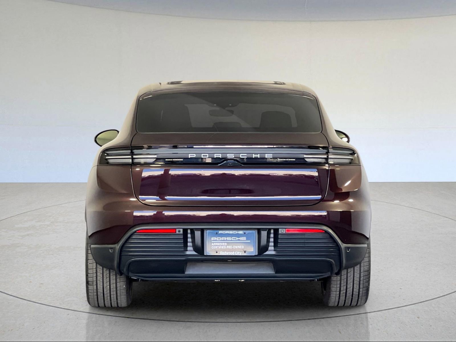 Certified 2025 Porsche Macan Electric image 7