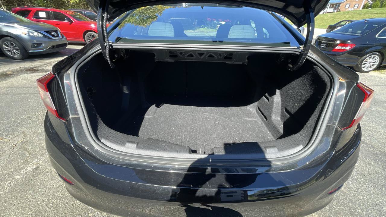 Used 2018 Chevrolet Cruze LT FWD image 23