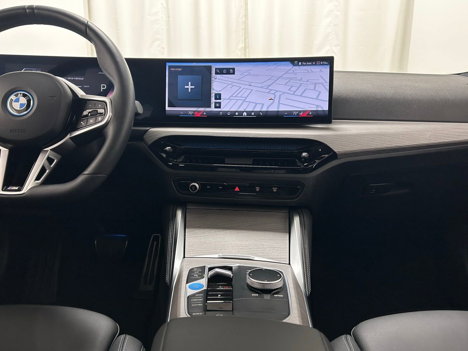 Used 2025 BMW i4 xDrive40i image 9