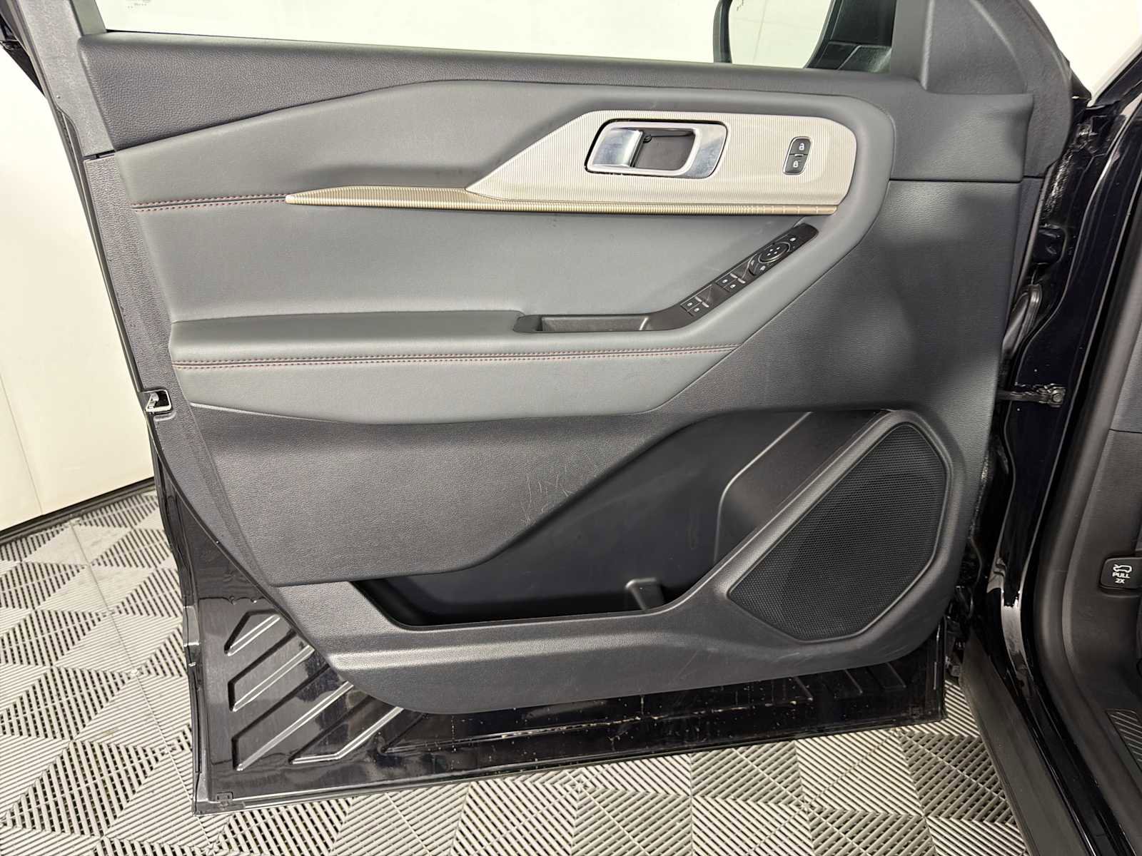 Used 2025 Ford Explorer Active image 16