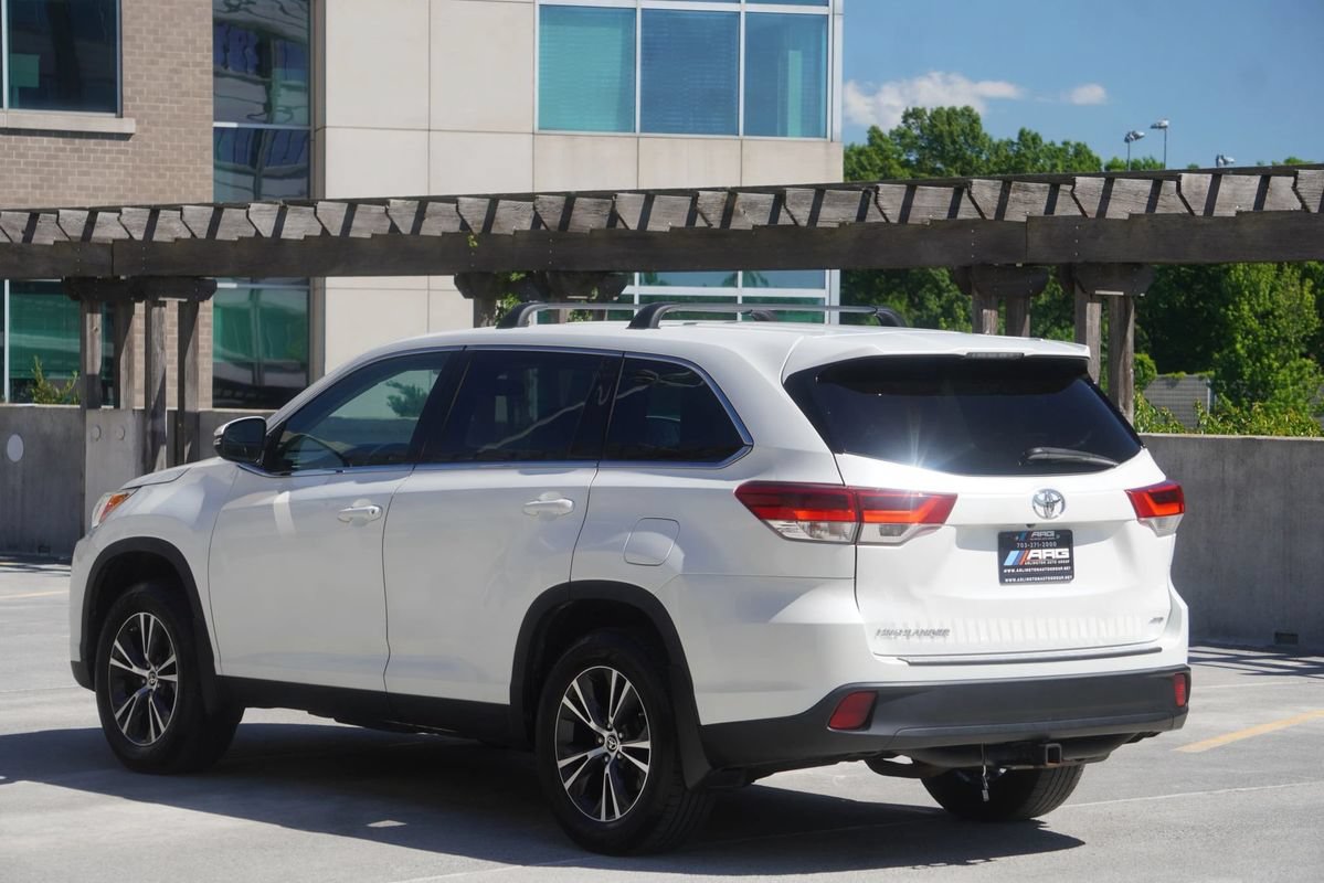 Used 2019 Toyota Highlander LE AWD/4WD image 15