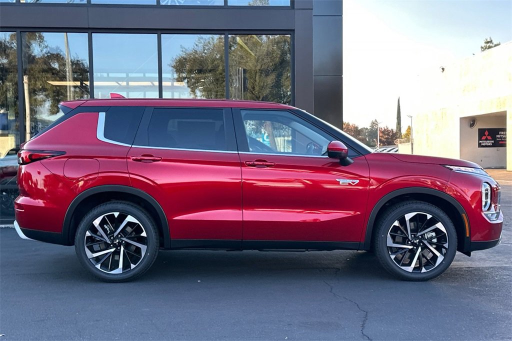 New 2025 Mitsubishi Outlander SE image 4