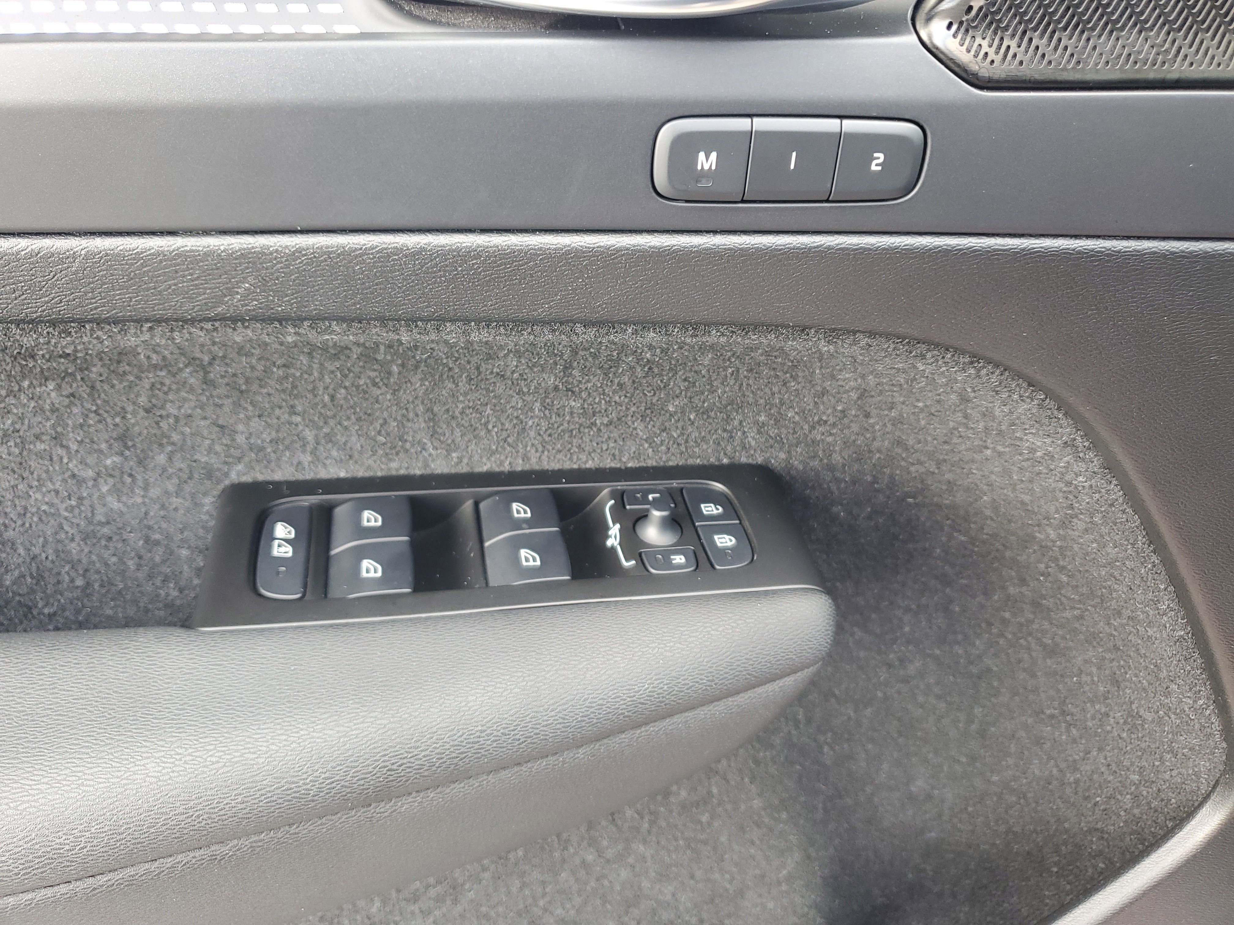 Used 2021 Volvo XC40 P8 Recharge w/ Advanced Package image 27