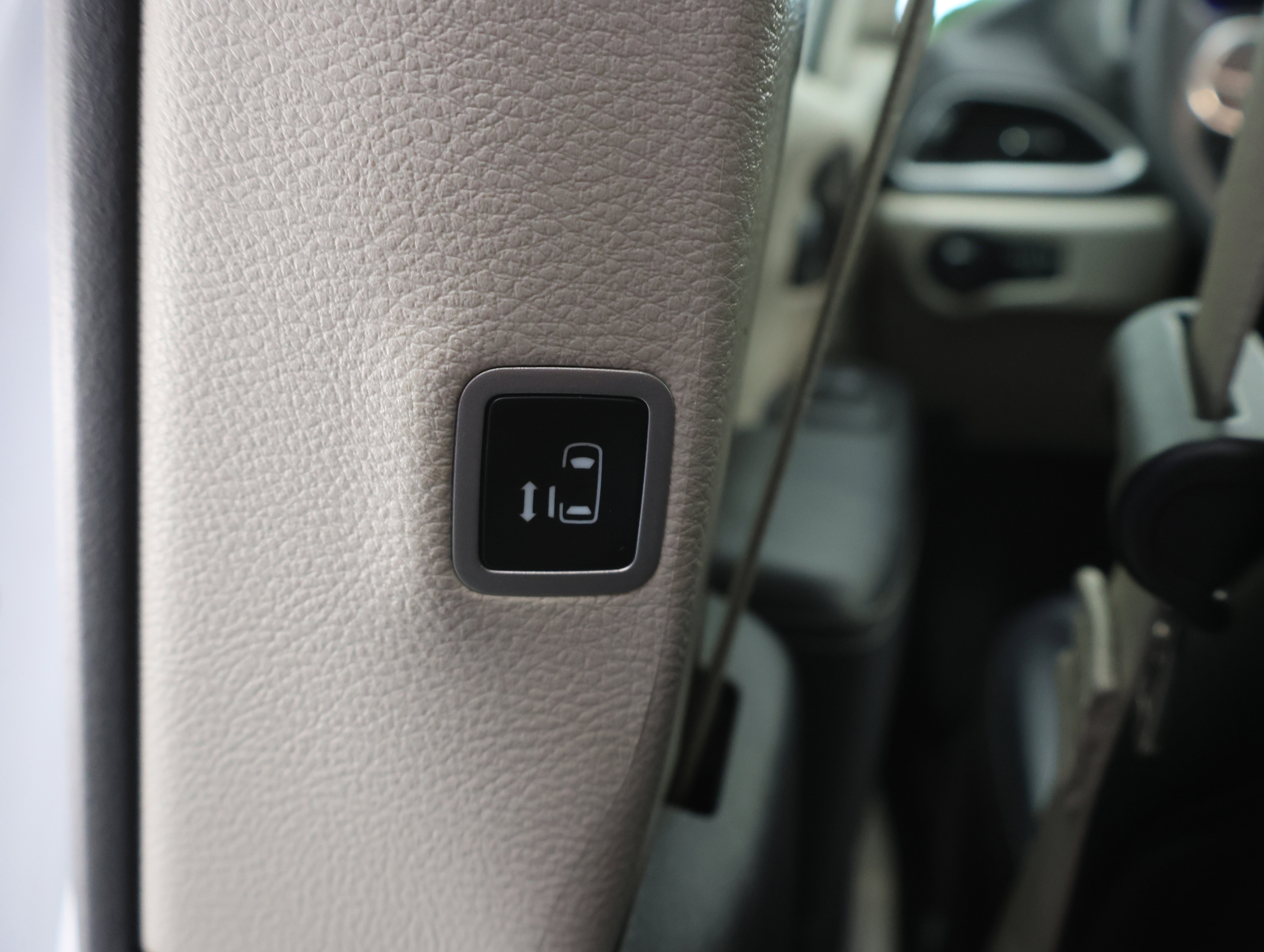 Used 2024 Chrysler Pacifica Touring-L FWD image 39