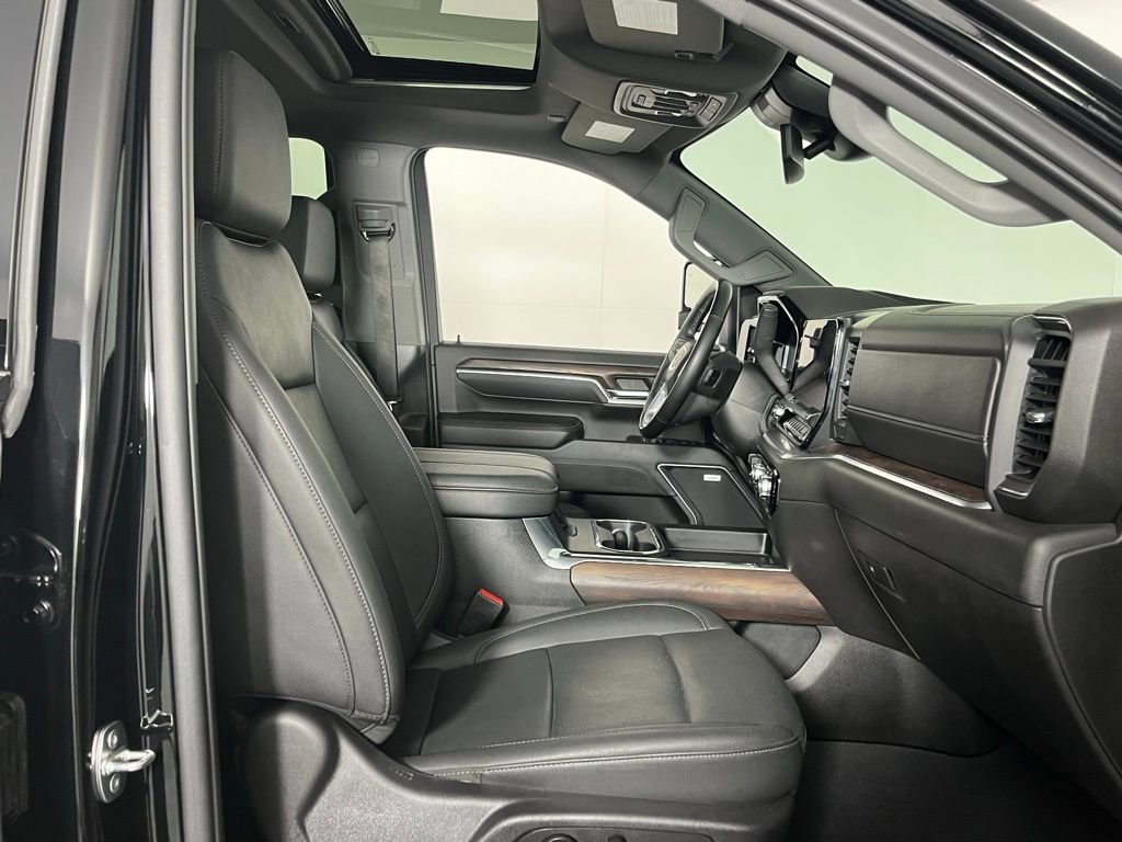 Used 2024 GMC Sierra 2500 SLT w/ SLT Premium Package image 32