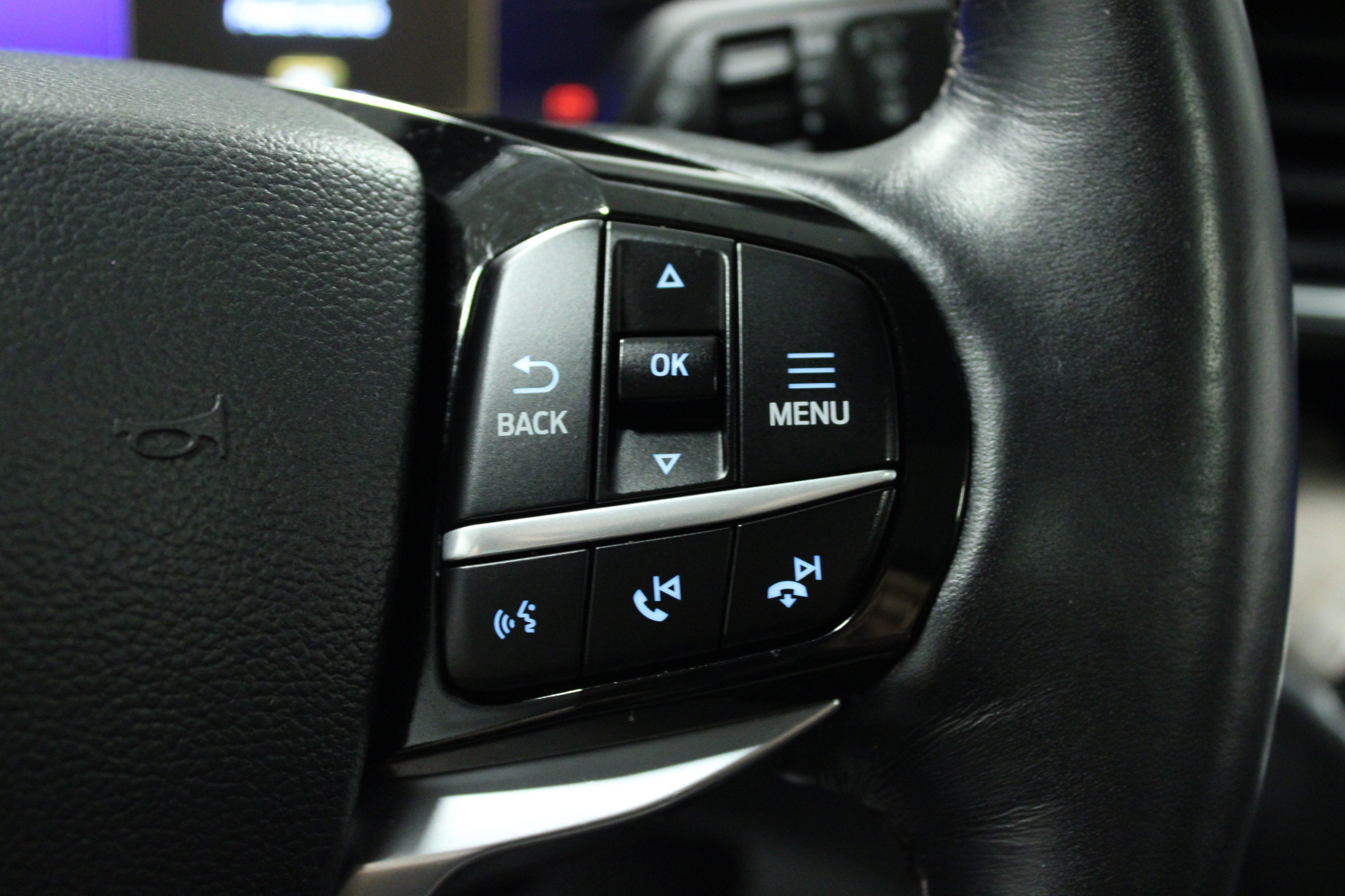 Used 2022 Ford Explorer Platinum w/ Technology Package RWD image 22