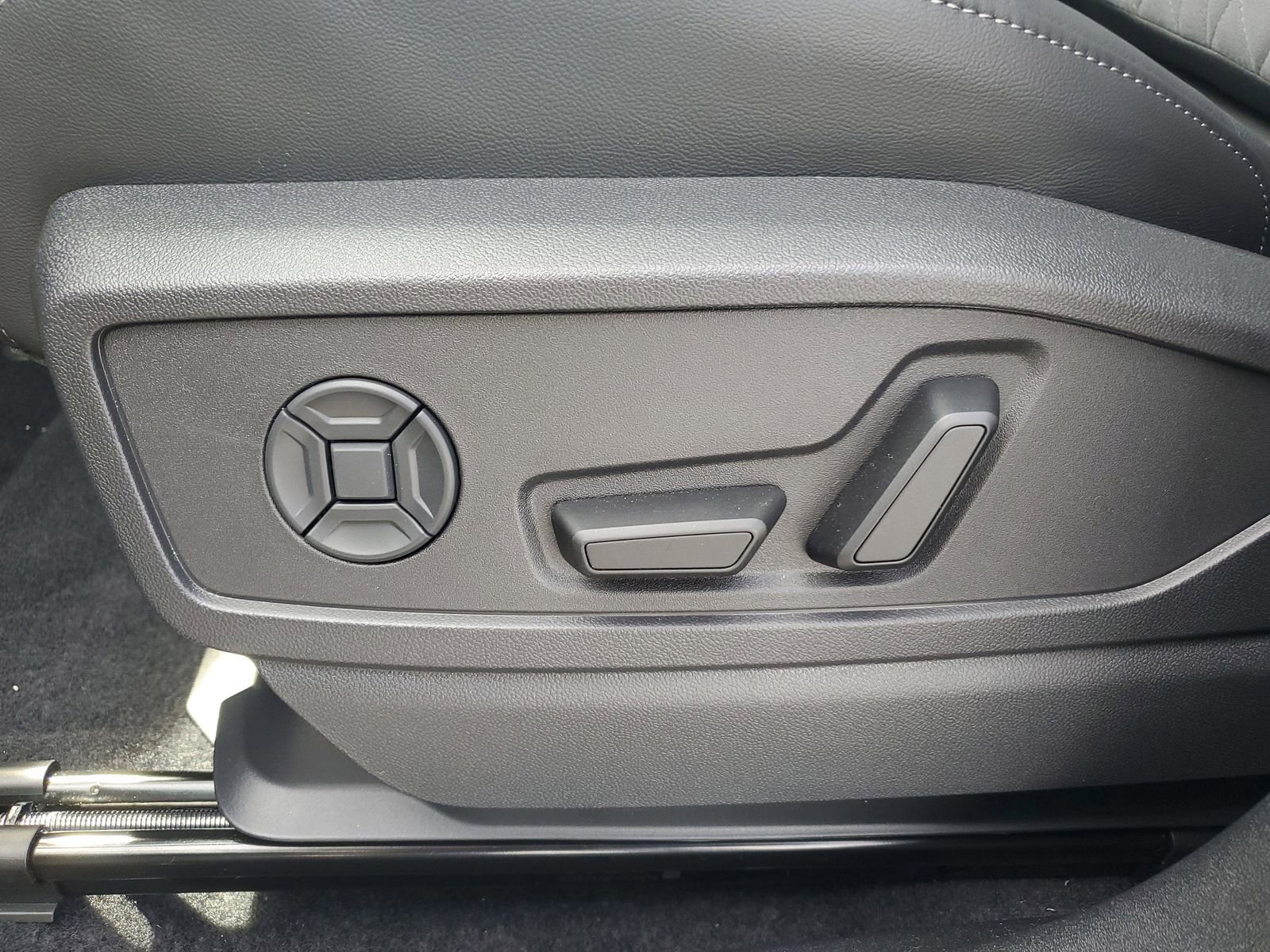 New 2025 Audi SQ5 Premium Plus image 23