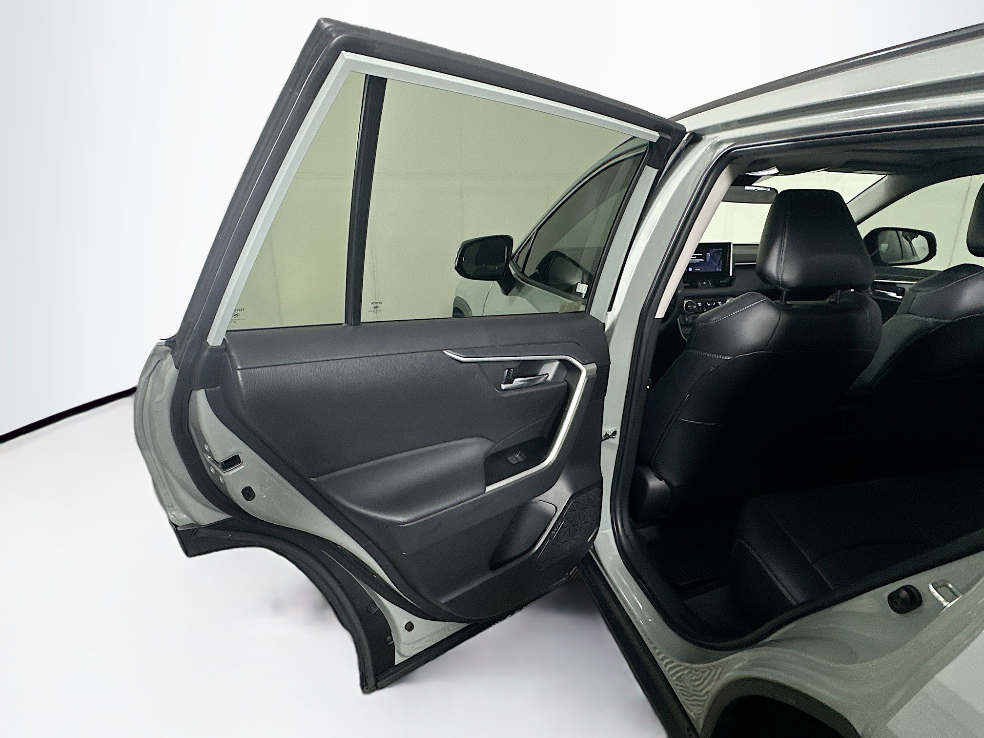 Used 2023 Toyota RAV4 XLE Premium image 25