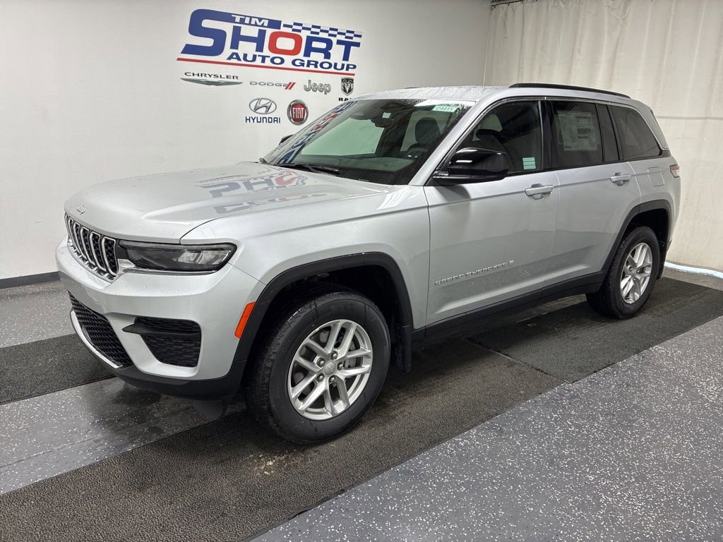 New 2026 Jeep Grand Cherokee Laredo w/ Trailer Tow Package AWD/4WD image 1