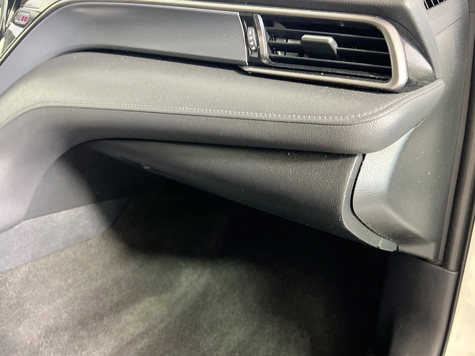 Used 2021 Toyota Camry LE AWD/4WD image 34