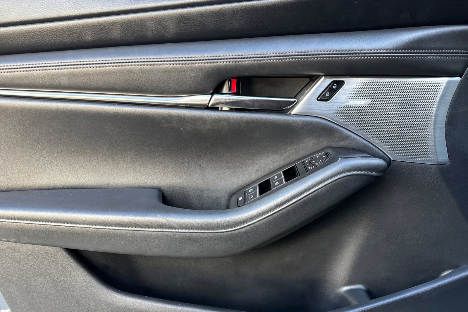 Used 2021 MAZDA MAZDA3 Hatchback w/Premium Plus Pkg image 10