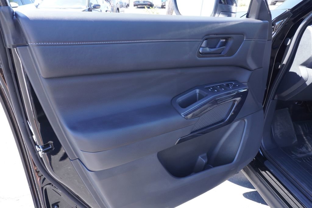 New 2025 Nissan Pathfinder SV image 15