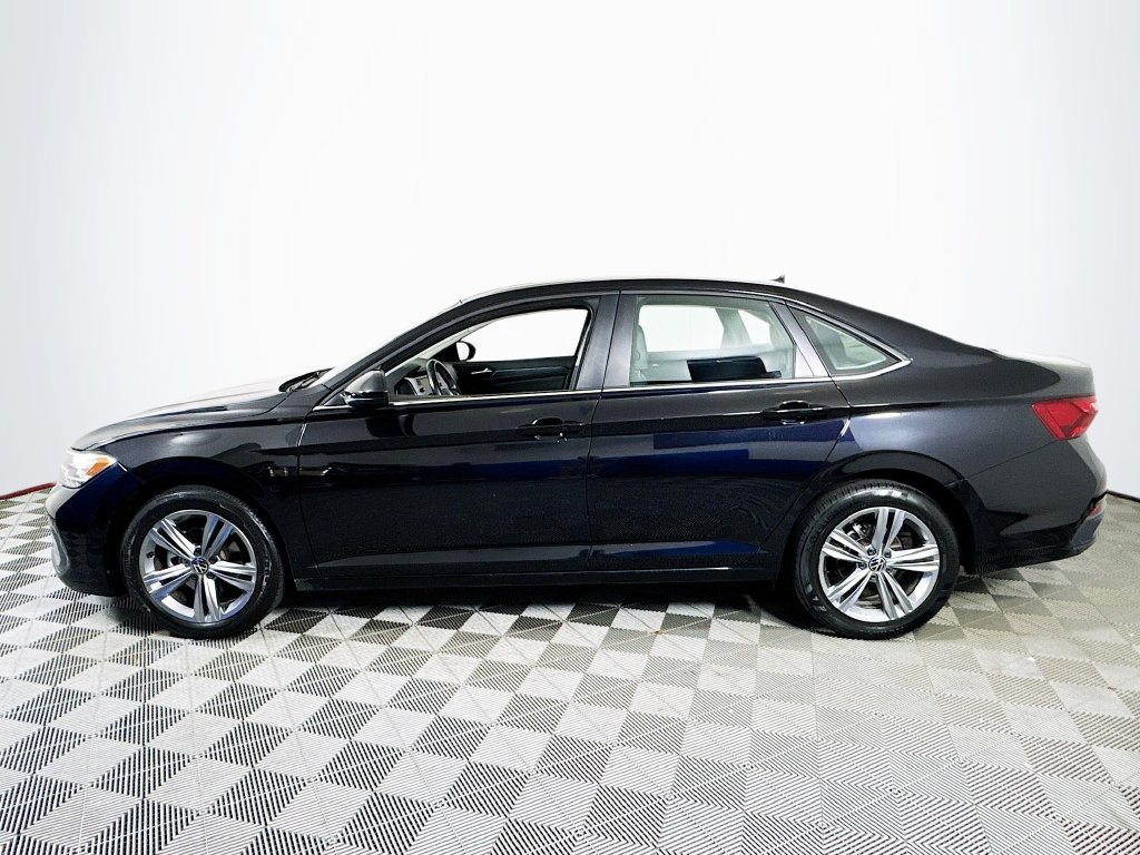 Used 2024 Volkswagen Jetta SE FWD image 4
