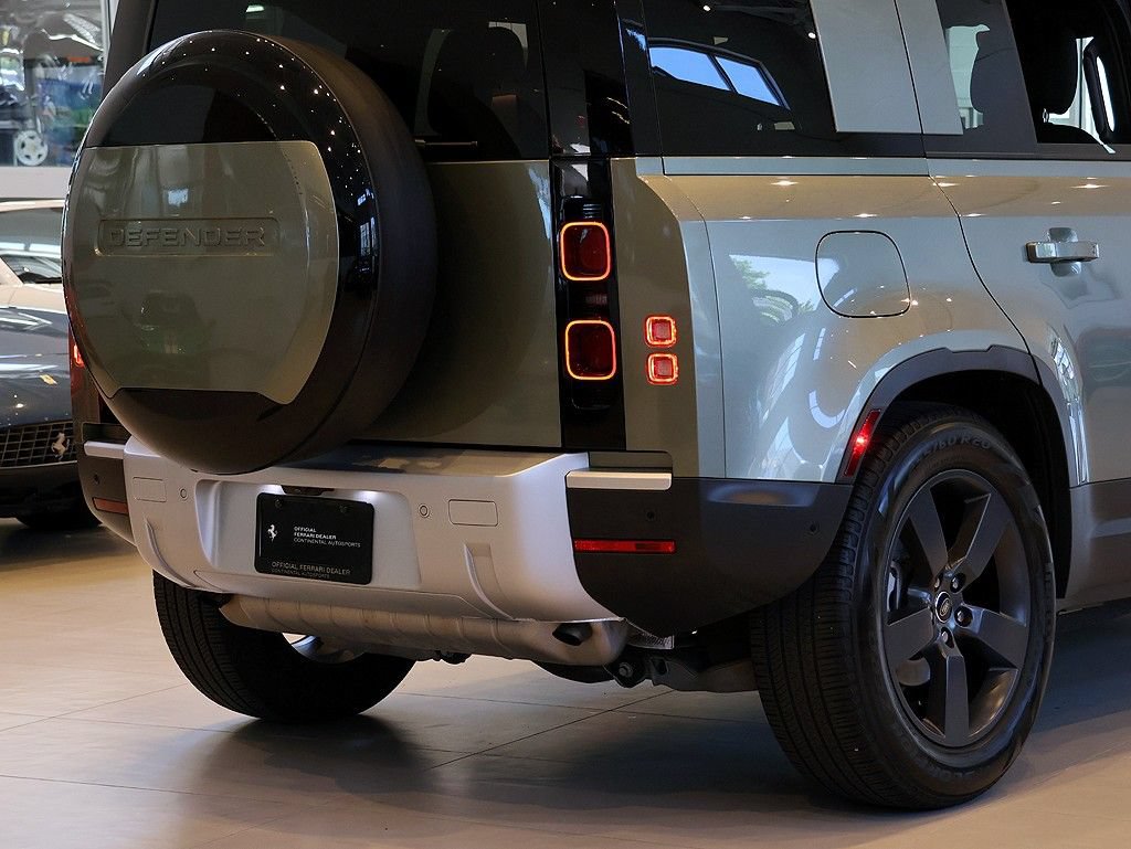 Used 2025 Land Rover Defender 110 S AWD/4WD image 29