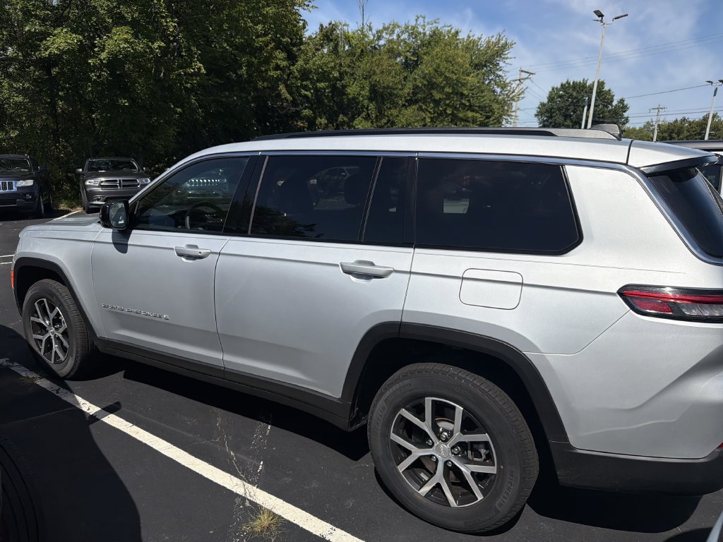Used 2024 Jeep Grand Cherokee L Limited AWD/4WD image 4