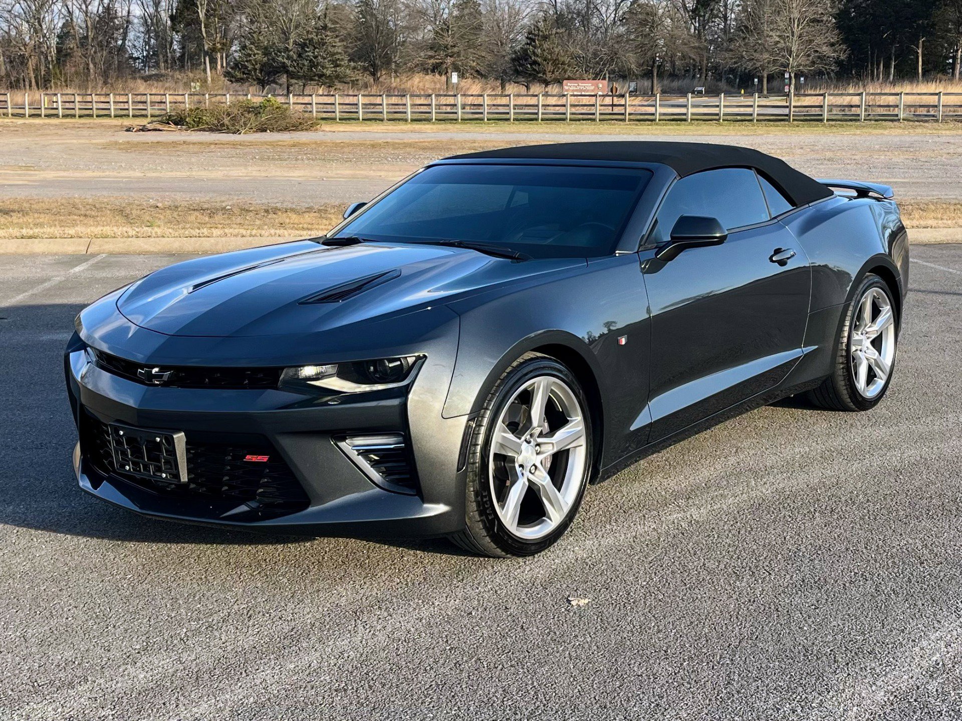 Used 2018 Chevrolet Camaro SS image 2