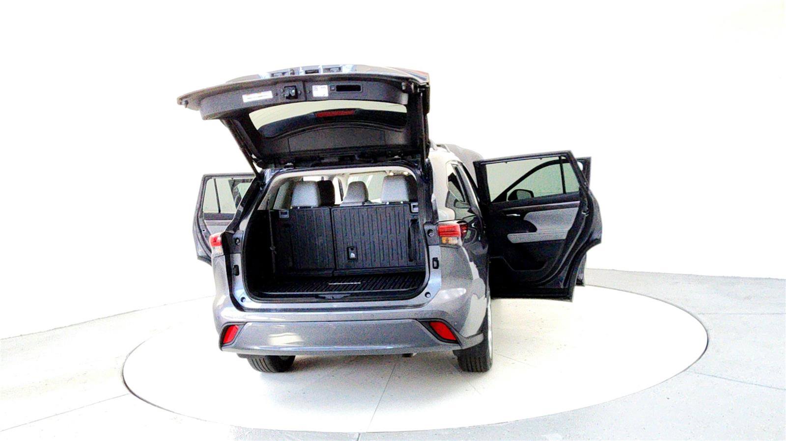 Used 2023 Toyota Highlander Limited image 11