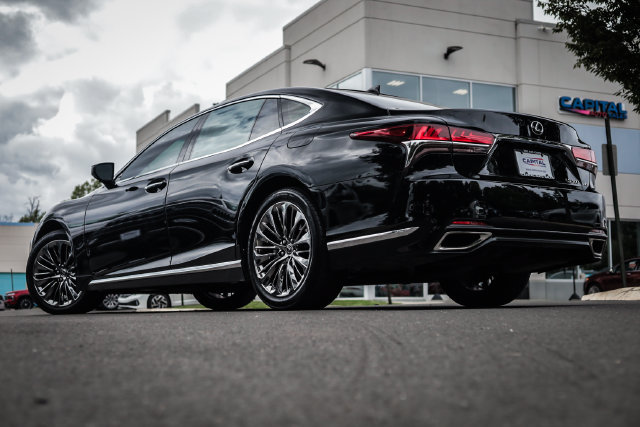 Used 2018 Lexus LS 500 AWD w/ Luxury Package image 4
