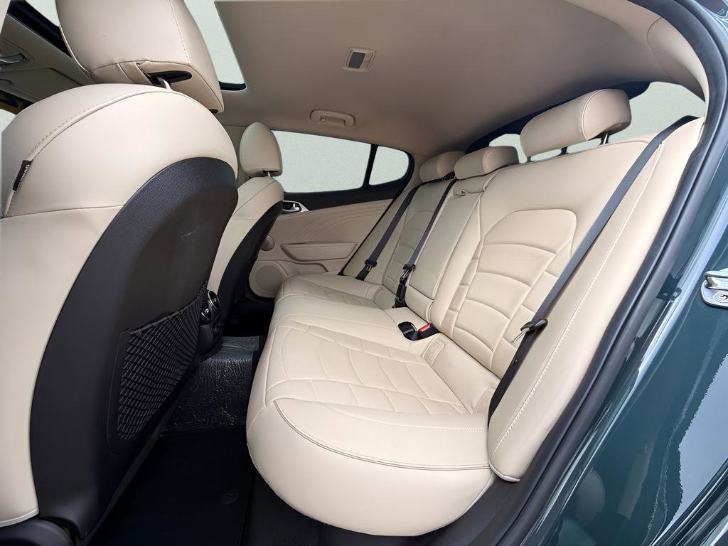 Used 2023 Kia Stinger GT2 image 12