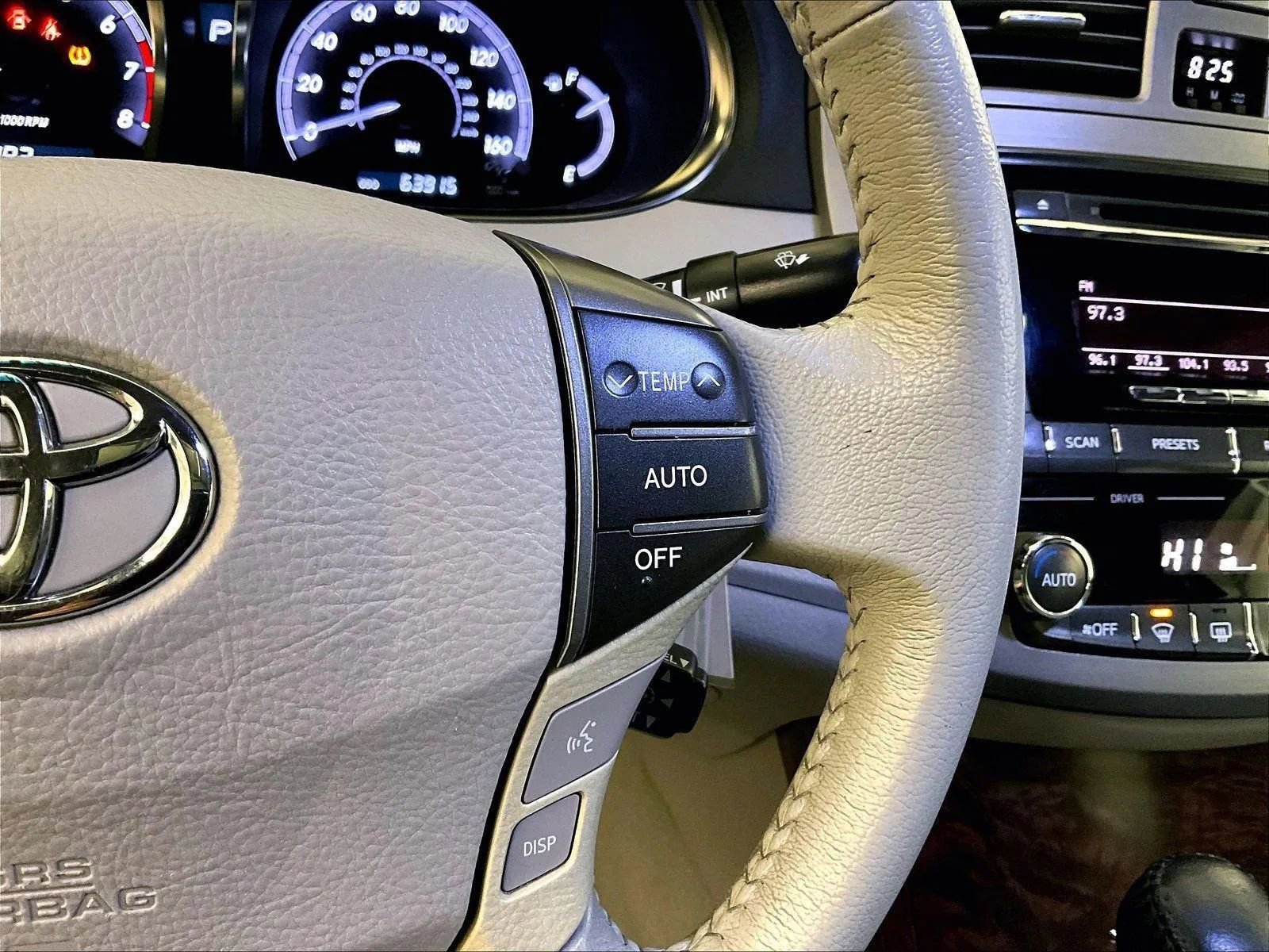 Used 2012 Toyota Avalon FWD image 19