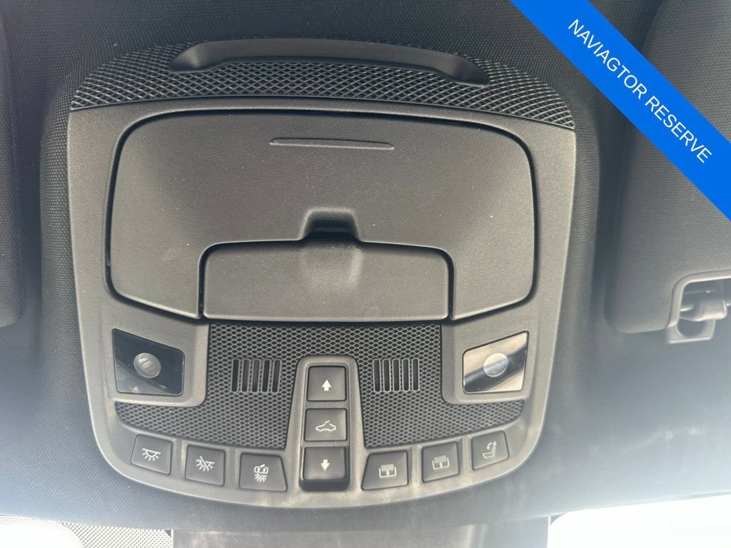 Used 2018 Lincoln Navigator Reserve w/ Technology Package AWD/4WD image 16