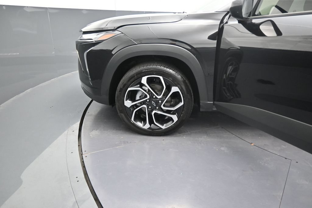 Used 2025 Chevrolet Trax RS FWD image 13
