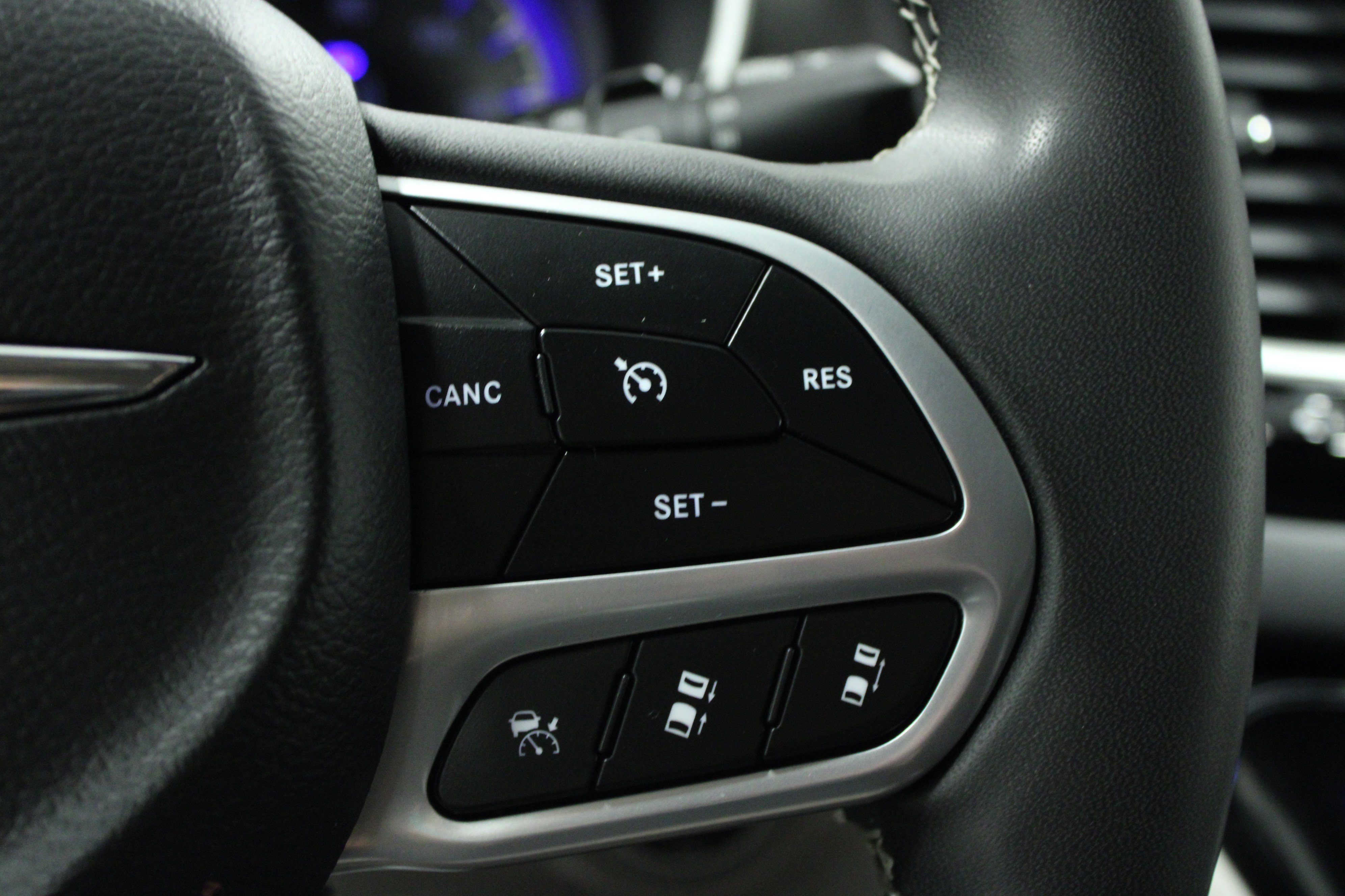 Used 2022 Chrysler Pacifica Touring-L FWD image 22
