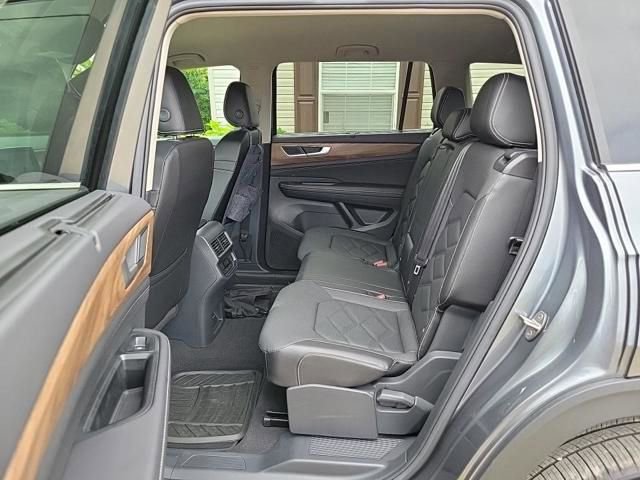 Used 2024 Volkswagen Atlas SE image 25