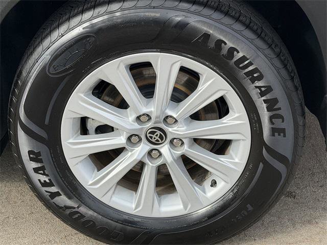 Certified 2025 Toyota Grand Highlander FWD image 8