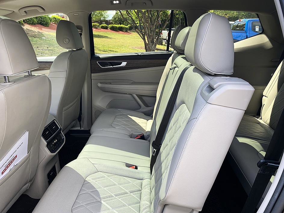 Used 2024 Volkswagen Atlas SEL Premium R-Line image 12