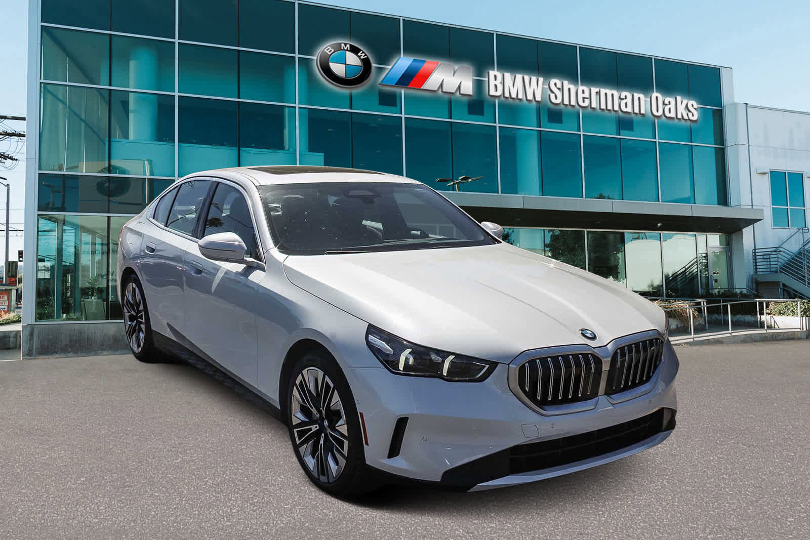 Used 2026 BMW 540i xDrive image 3