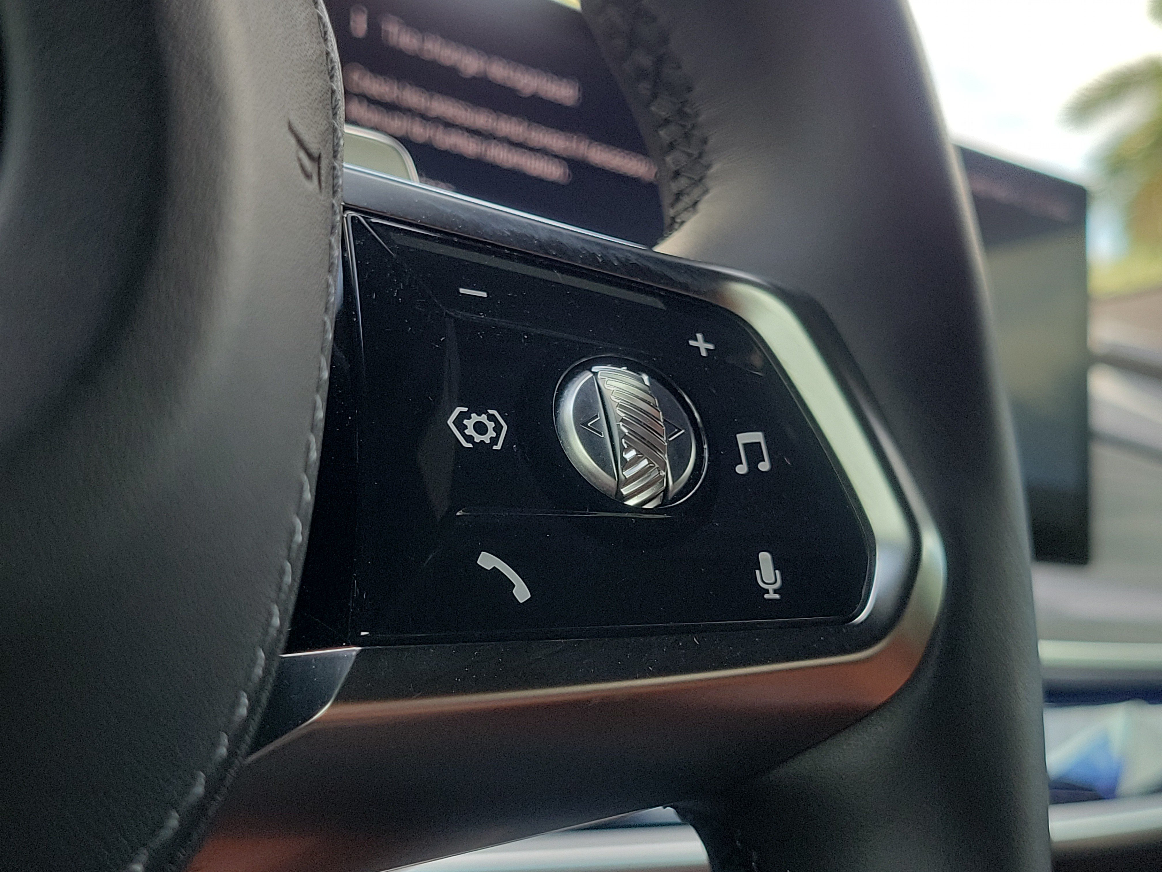 Certified 2023 BMW 740i RWD image 25
