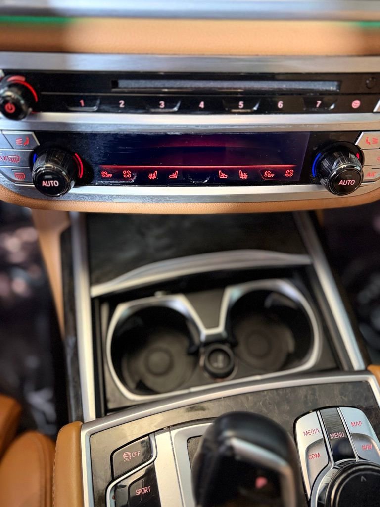 Used 2016 BMW 750i xDrive image 16