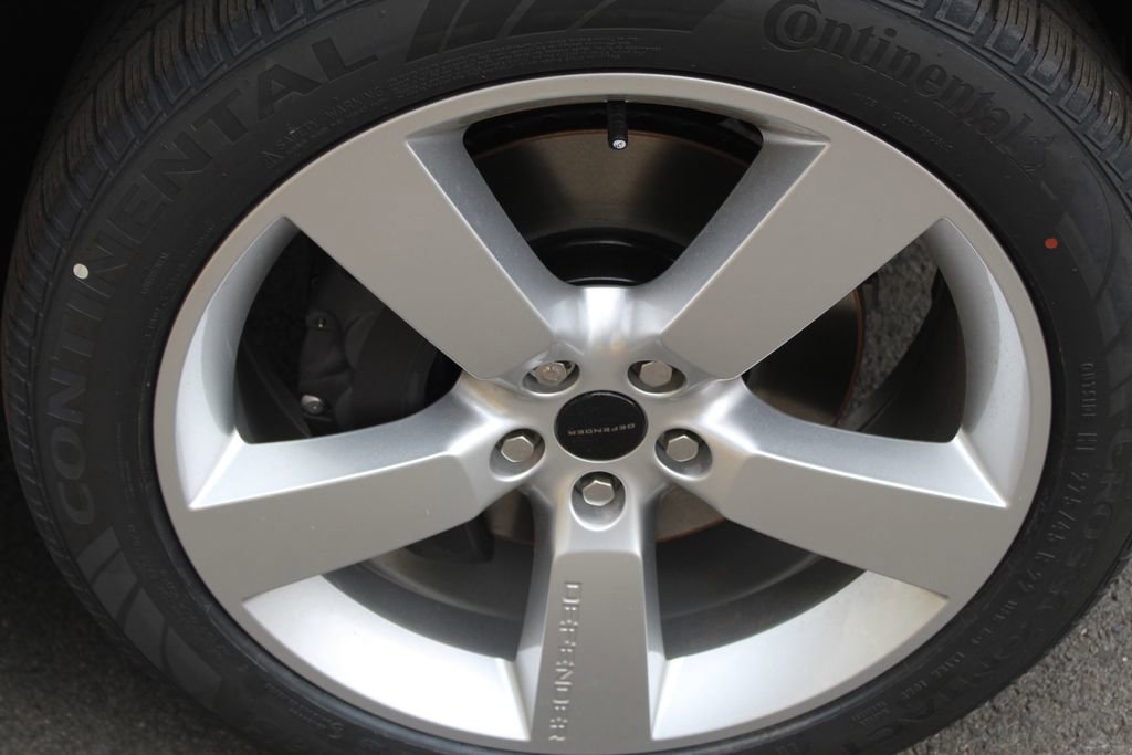 New 2026 Land Rover Defender 130 X-Dynamic SE image 8